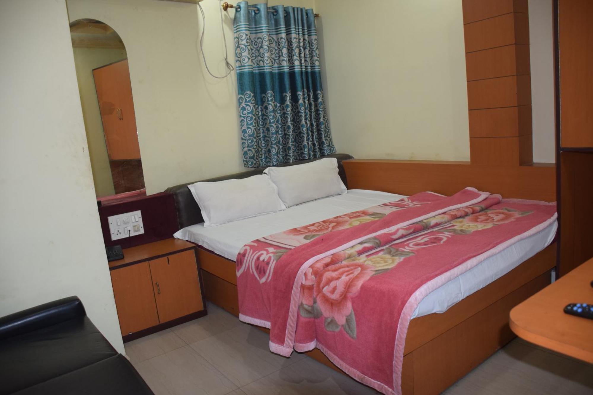 Starline Hotel Agartala Exterior foto